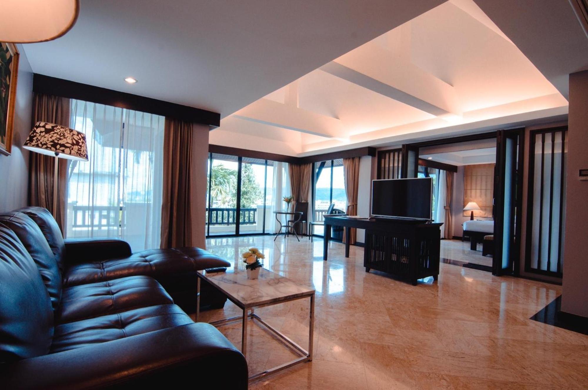 C&N Resort&Spa - SHA Extra Plus Patong Esterno foto